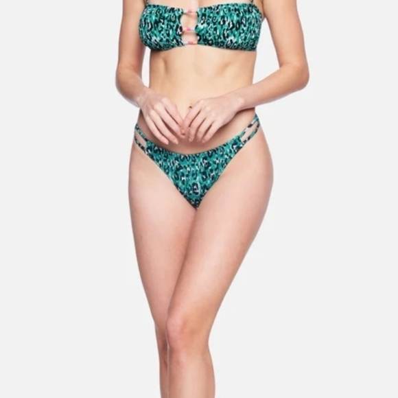 Hurley | Wild Cat Smocked Mod Bikini - Picture 3 of 8
